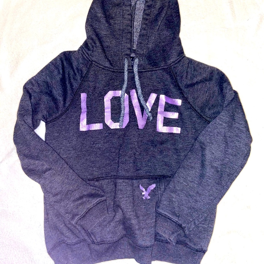 🌷4/20 American Eagle graphic LOVE sweatshirt